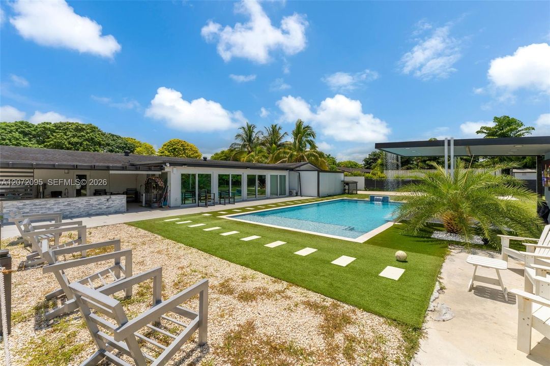 En Venta: $1,550,999 (4 camas, 3 baños, 2399 Pies cuadrados)