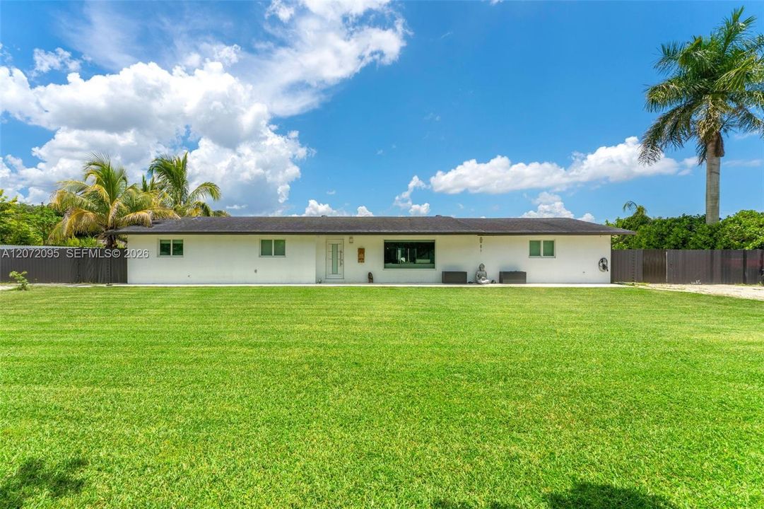 En Venta: $1,550,999 (4 camas, 3 baños, 2399 Pies cuadrados)