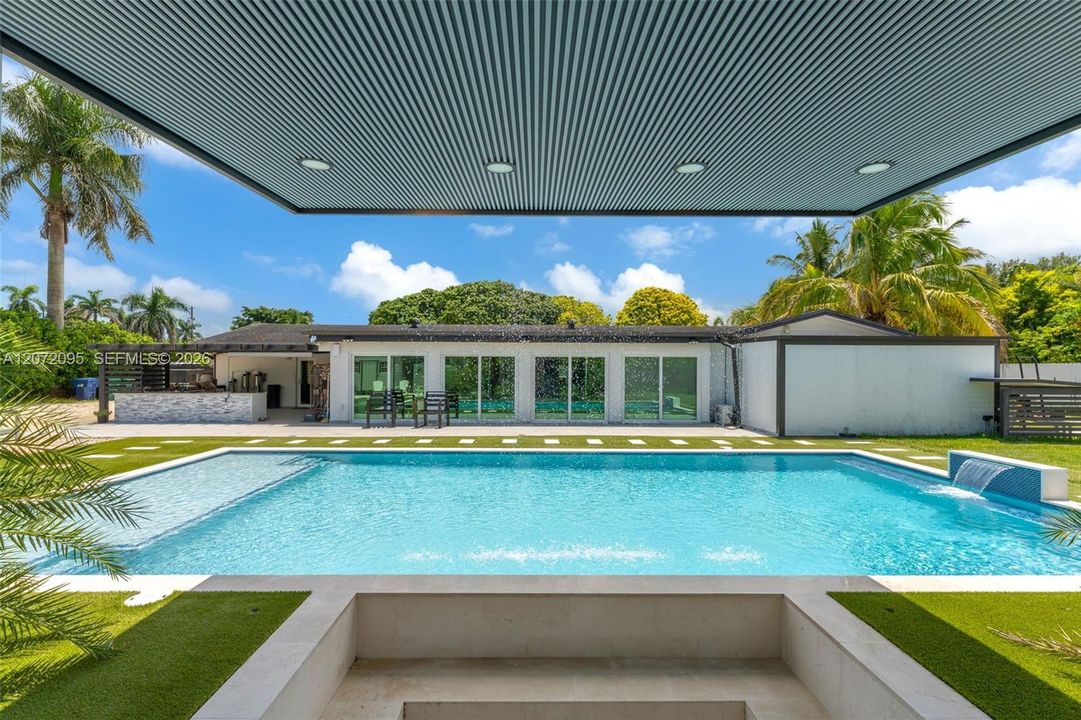 En Venta: $1,550,999 (4 camas, 3 baños, 2399 Pies cuadrados)