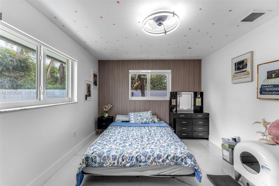 En Venta: $1,550,999 (4 camas, 3 baños, 2399 Pies cuadrados)