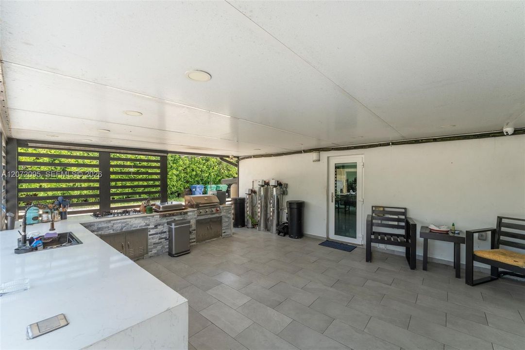 En Venta: $1,550,999 (4 camas, 3 baños, 2399 Pies cuadrados)