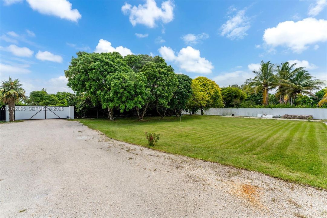 En Venta: $1,550,999 (4 camas, 3 baños, 2399 Pies cuadrados)