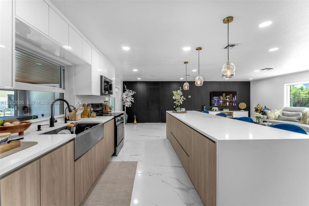 En Venta: $1,550,999 (4 camas, 3 baños, 2399 Pies cuadrados)