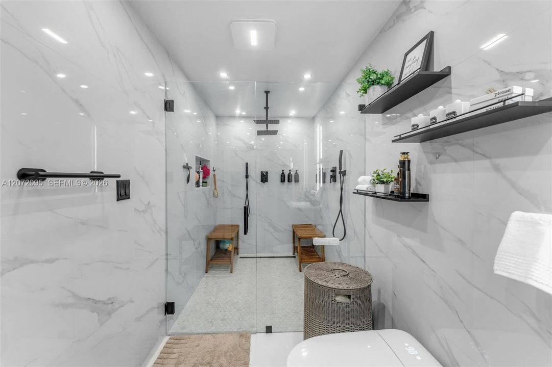 En Venta: $1,550,999 (4 camas, 3 baños, 2399 Pies cuadrados)