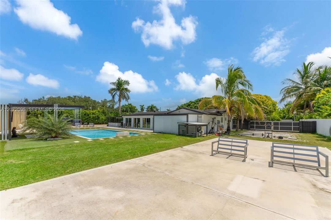 En Venta: $1,550,999 (4 camas, 3 baños, 2399 Pies cuadrados)