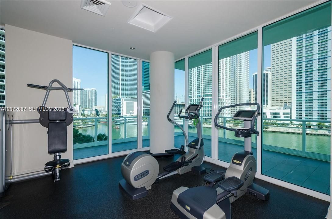 For Sale: $1,675,000 (2 beds, 2 baths, 1572 Square Feet)