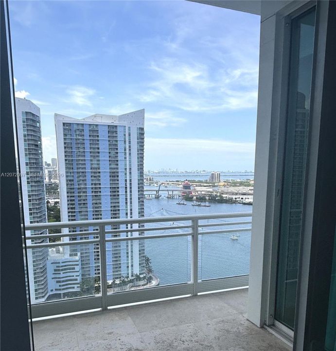 For Sale: $1,675,000 (2 beds, 2 baths, 1572 Square Feet)