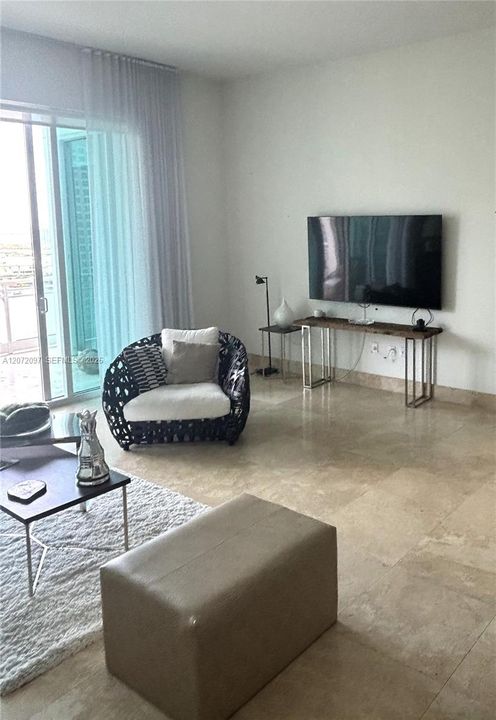 For Sale: $1,675,000 (2 beds, 2 baths, 1572 Square Feet)