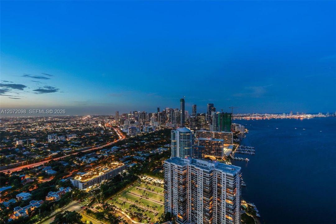 En Venta: $10,000,000 (5 camas, 5 baños, 4725 Pies cuadrados)