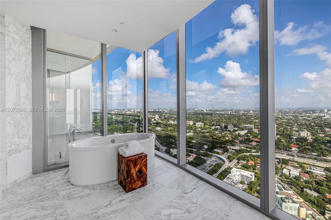 En Venta: $10,000,000 (5 camas, 5 baños, 4725 Pies cuadrados)