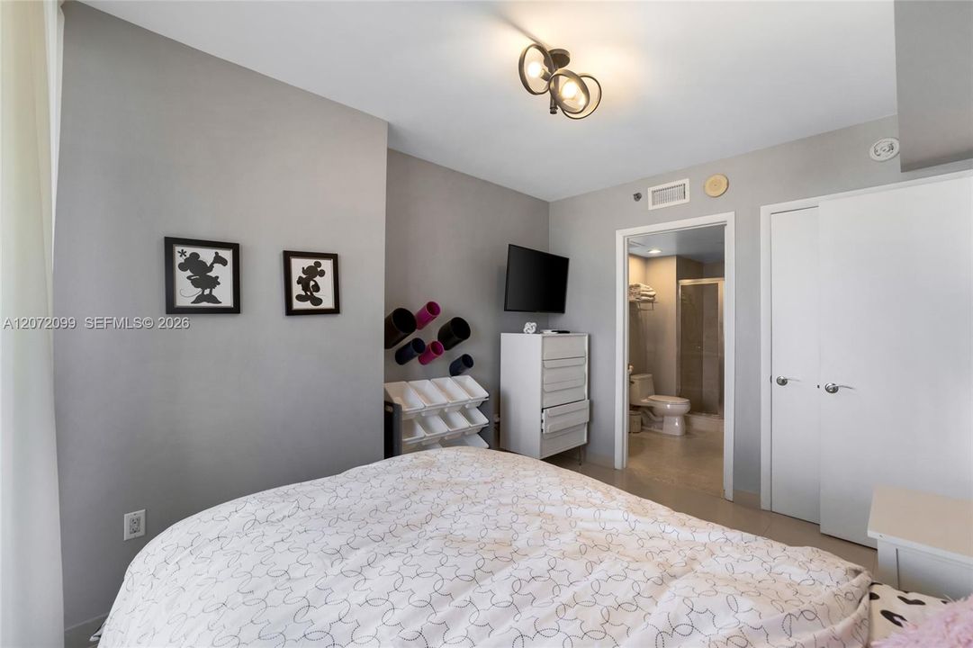 En Venta: $950,000 (3 camas, 3 baños, 1571 Pies cuadrados)