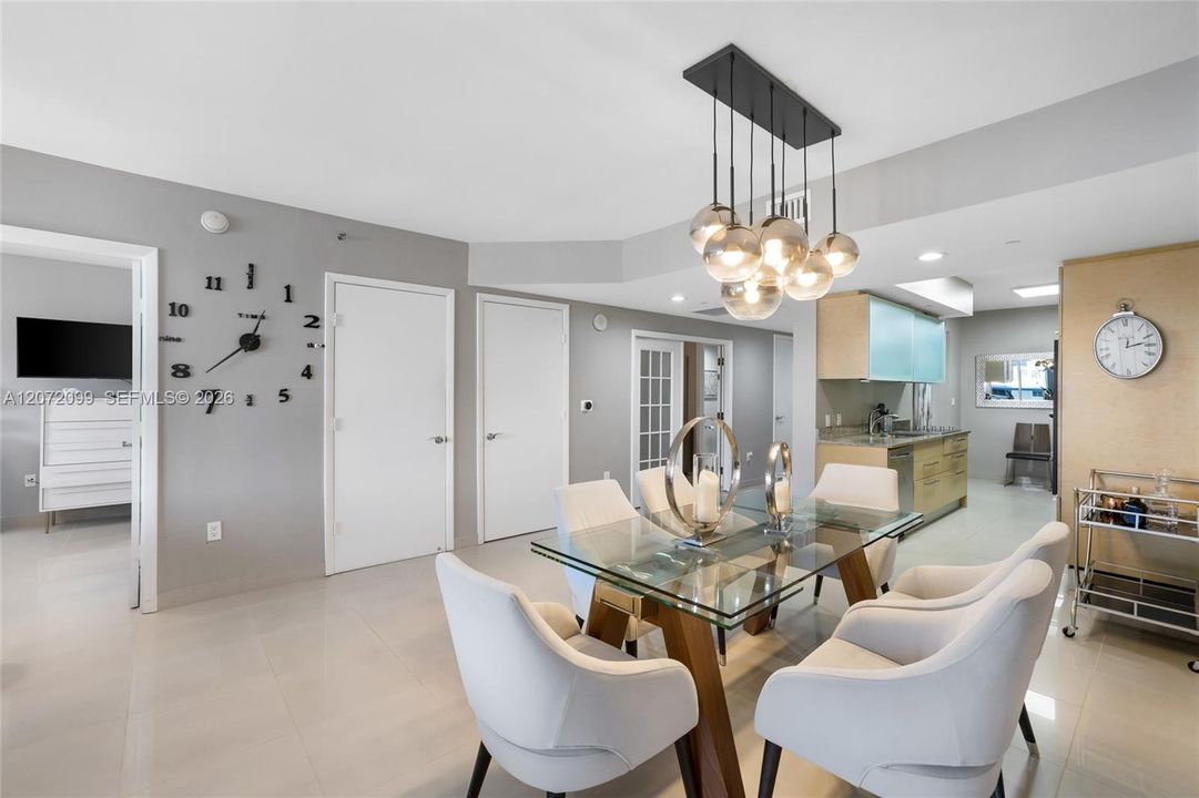 En Venta: $950,000 (3 camas, 3 baños, 1571 Pies cuadrados)