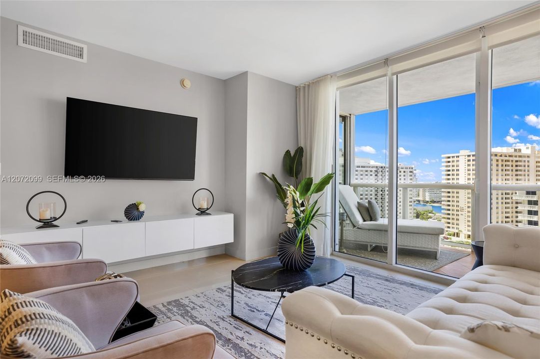 En Venta: $950,000 (3 camas, 3 baños, 1571 Pies cuadrados)
