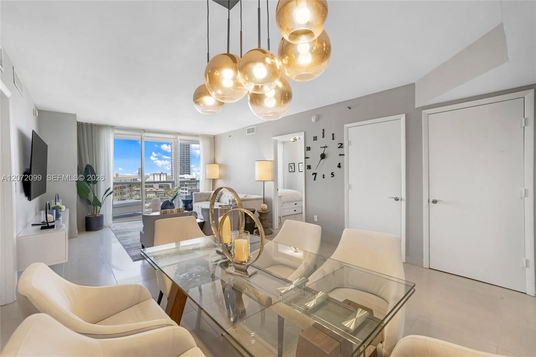 En Venta: $950,000 (3 camas, 3 baños, 1571 Pies cuadrados)