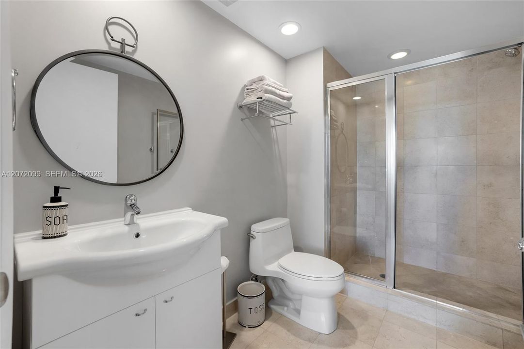En Venta: $950,000 (3 camas, 3 baños, 1571 Pies cuadrados)