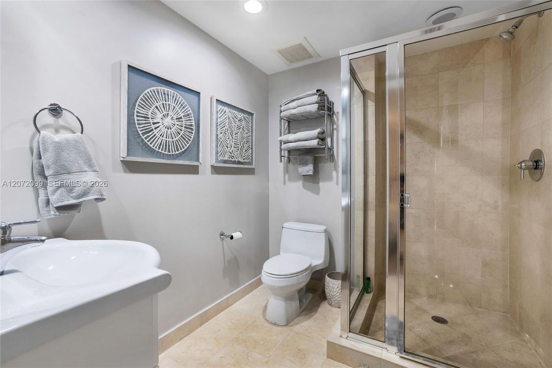 En Venta: $950,000 (3 camas, 3 baños, 1571 Pies cuadrados)