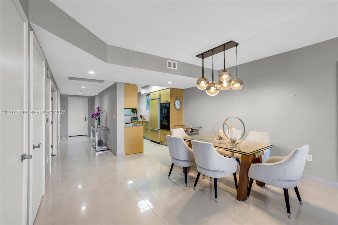 En Venta: $950,000 (3 camas, 3 baños, 1571 Pies cuadrados)