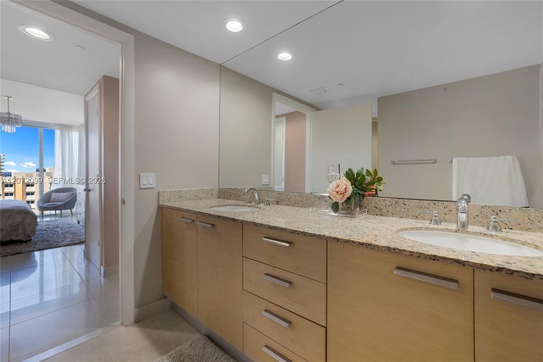 En Venta: $950,000 (3 camas, 3 baños, 1571 Pies cuadrados)