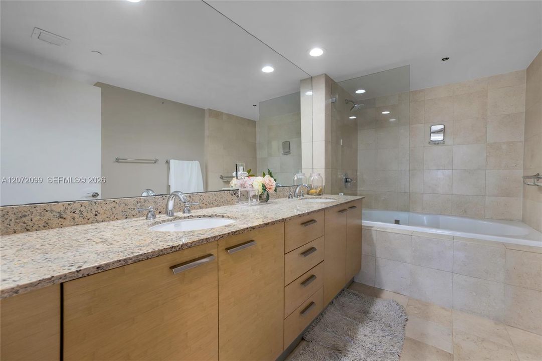 En Venta: $950,000 (3 camas, 3 baños, 1571 Pies cuadrados)