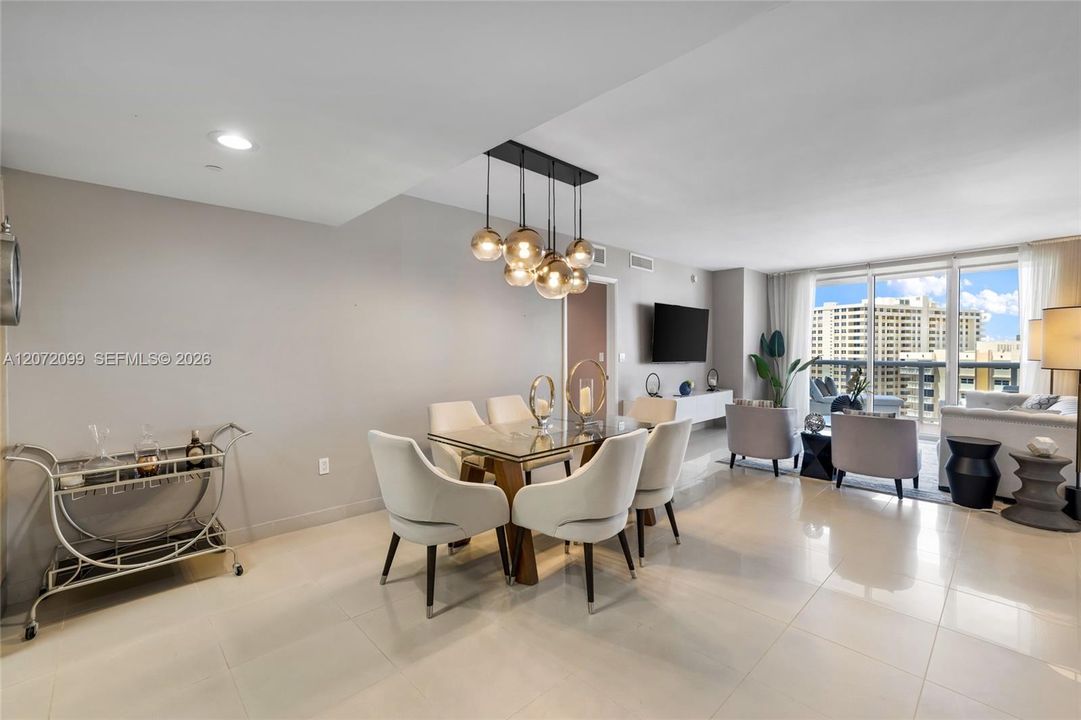 En Venta: $950,000 (3 camas, 3 baños, 1571 Pies cuadrados)