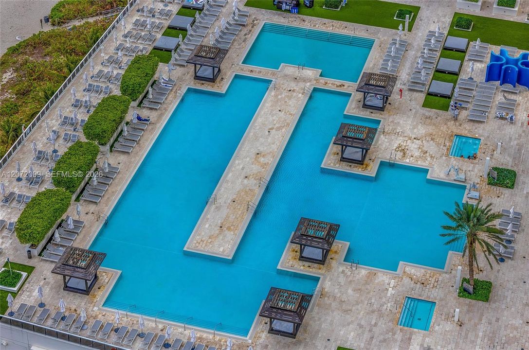 En Venta: $950,000 (3 camas, 3 baños, 1571 Pies cuadrados)
