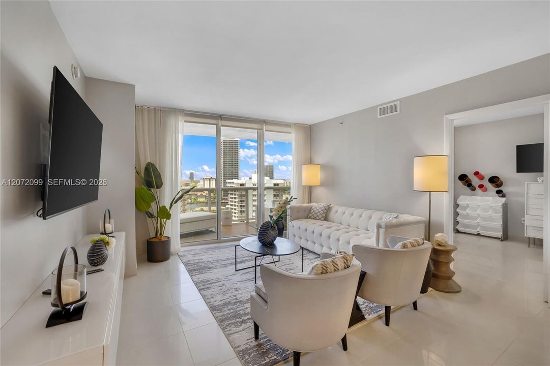 En Venta: $950,000 (3 camas, 3 baños, 1571 Pies cuadrados)