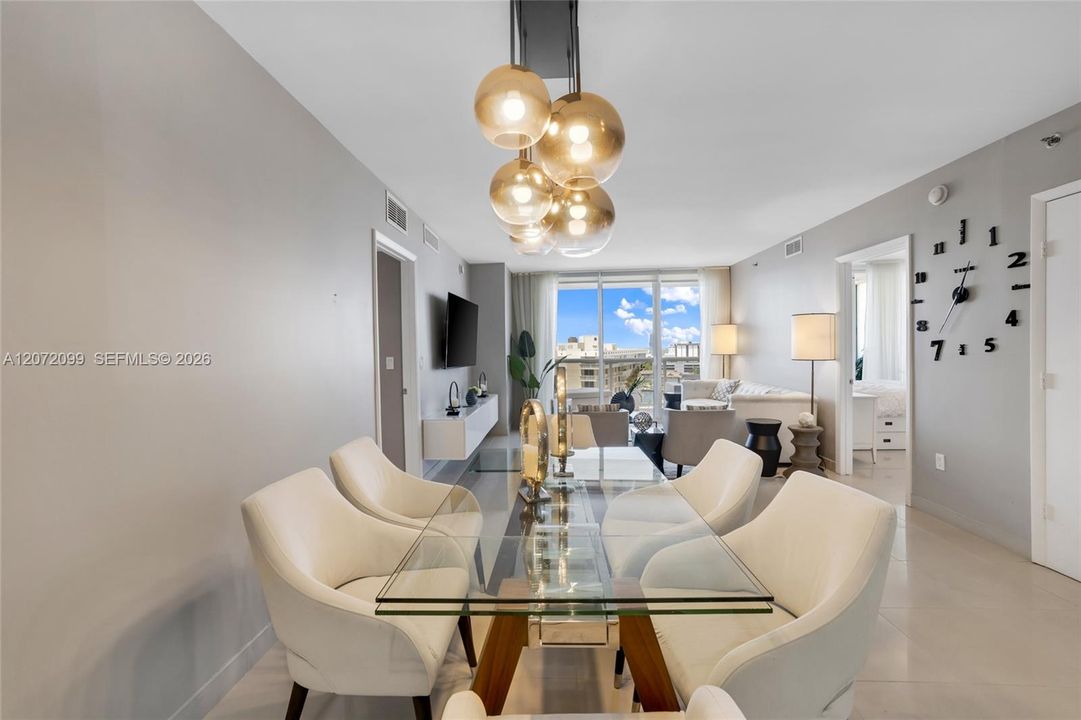 En Venta: $950,000 (3 camas, 3 baños, 1571 Pies cuadrados)