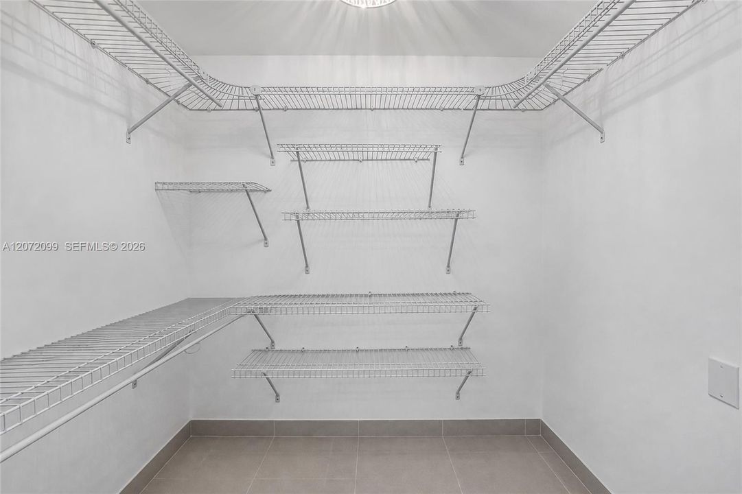 En Venta: $950,000 (3 camas, 3 baños, 1571 Pies cuadrados)
