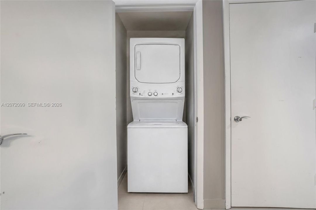 En Venta: $950,000 (3 camas, 3 baños, 1571 Pies cuadrados)