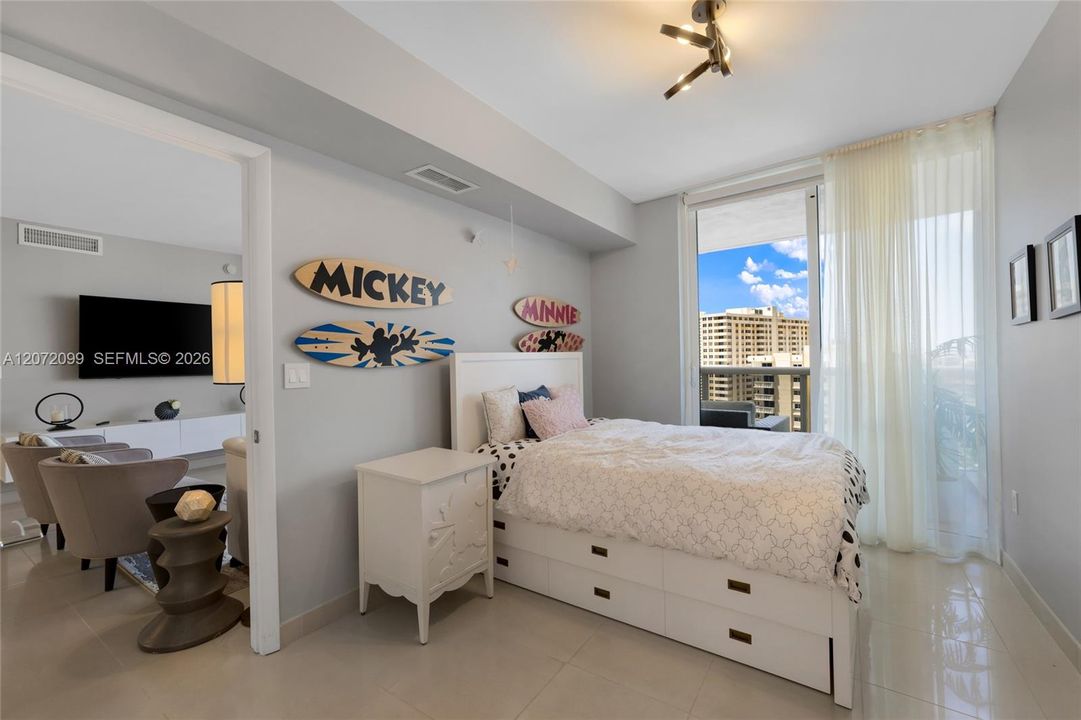 En Venta: $950,000 (3 camas, 3 baños, 1571 Pies cuadrados)