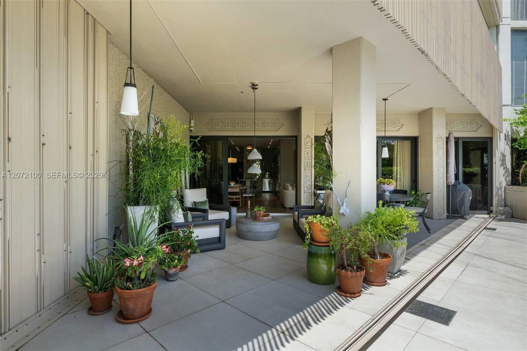 For Sale: $1,985,000 (3 beds, 2 baths, 1587 Square Feet)