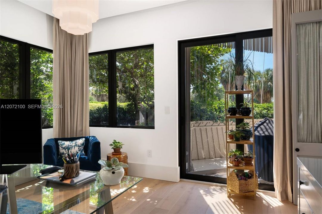 For Sale: $1,985,000 (3 beds, 2 baths, 1587 Square Feet)