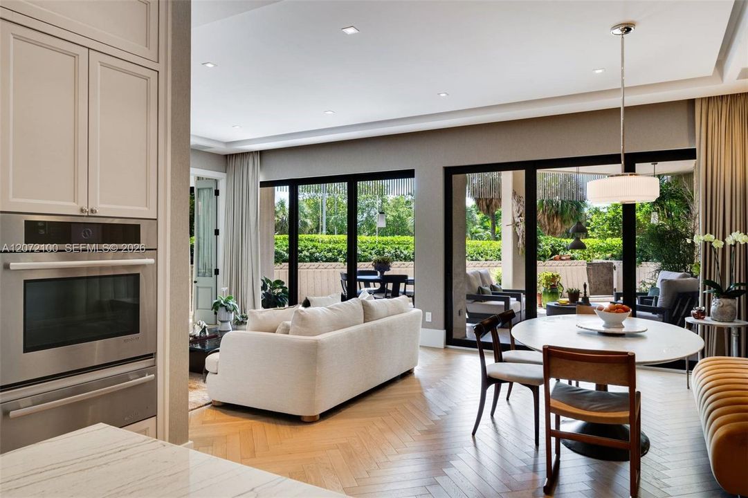 For Sale: $1,985,000 (3 beds, 2 baths, 1587 Square Feet)