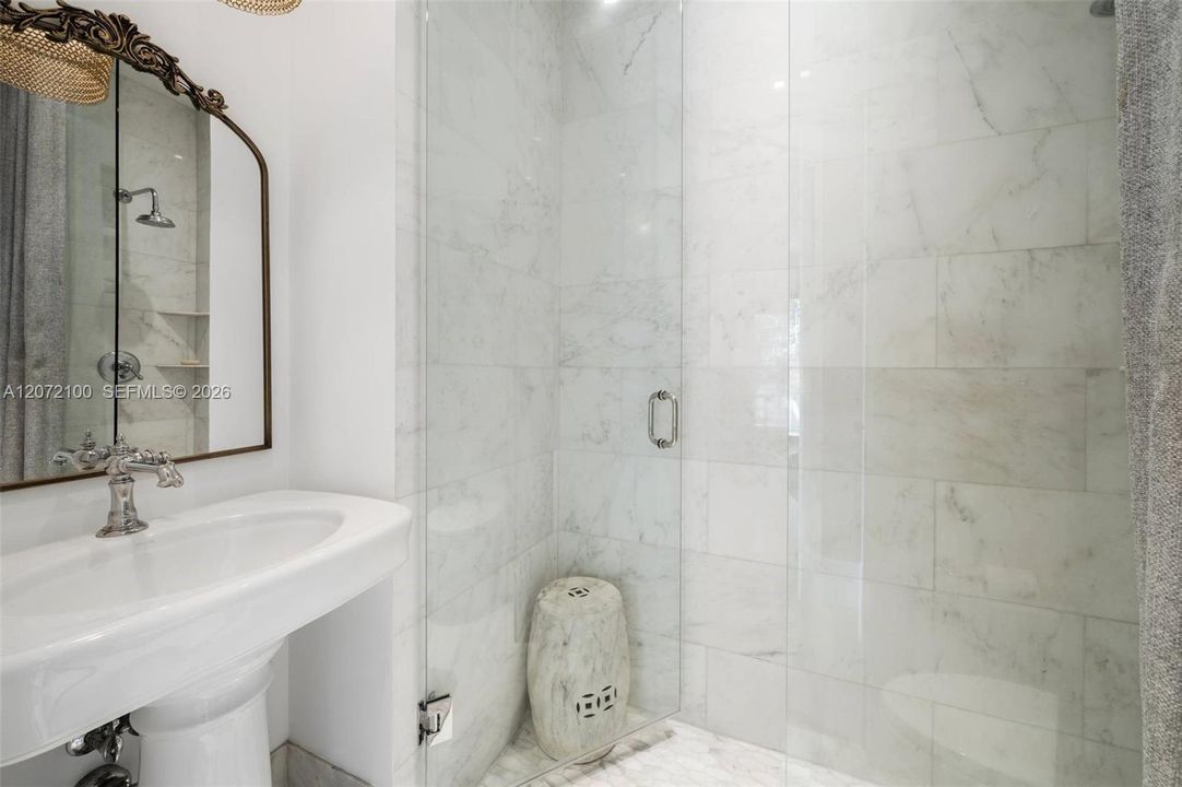 For Sale: $1,985,000 (3 beds, 2 baths, 1587 Square Feet)