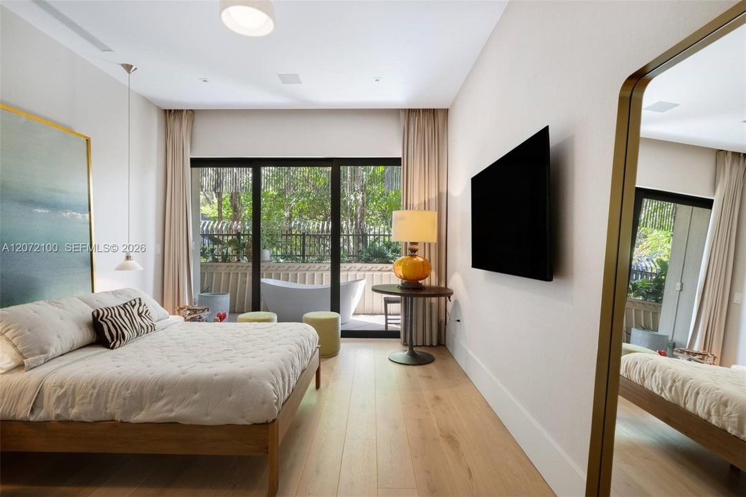 For Sale: $1,985,000 (3 beds, 2 baths, 1587 Square Feet)