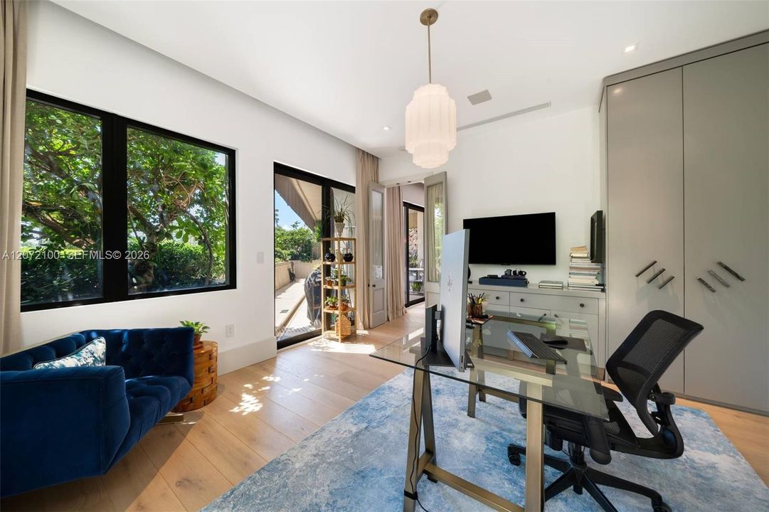 For Sale: $1,985,000 (3 beds, 2 baths, 1587 Square Feet)