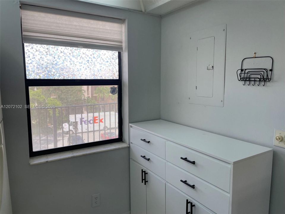 EXTRA KITCHEN CABINET
