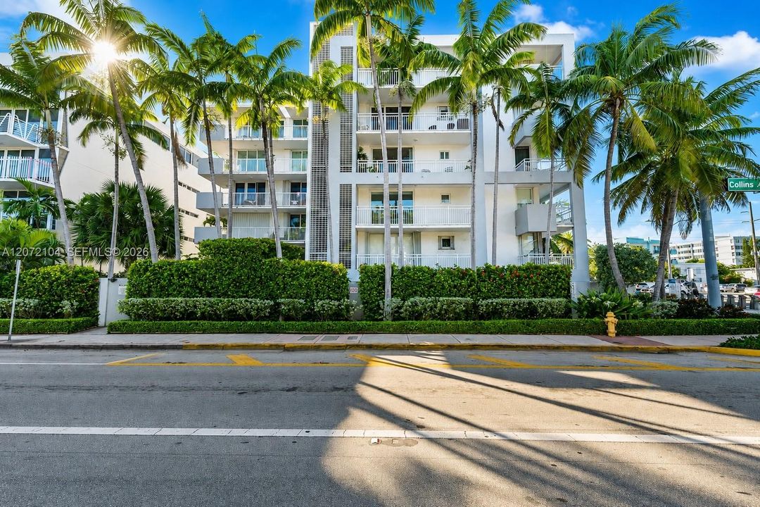 For Sale: $420,000 (2 beds, 2 baths, 990 Square Feet)