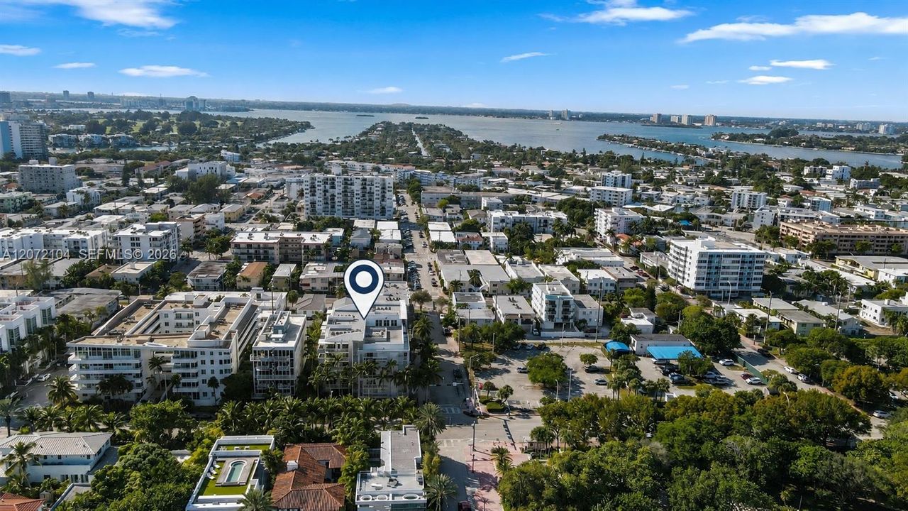 For Sale: $420,000 (2 beds, 2 baths, 990 Square Feet)