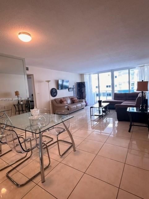 En Venta: $324,900 (1 camas, 1 baños, 900 Pies cuadrados)