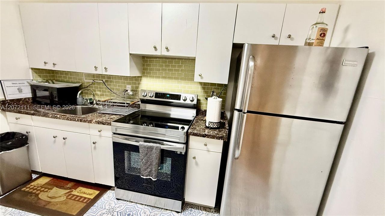 For Rent: $2,500 (2 beds, 1 baths, 4260 Square Feet)