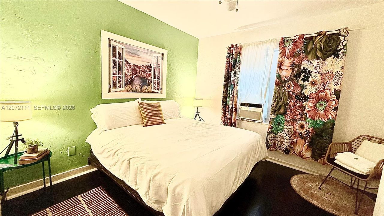 For Rent: $2,500 (2 beds, 1 baths, 4260 Square Feet)