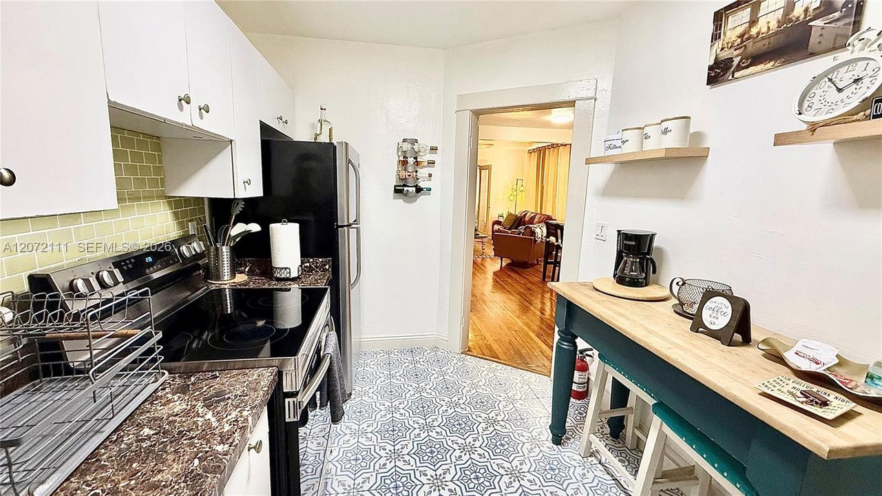 For Rent: $2,500 (2 beds, 1 baths, 4260 Square Feet)