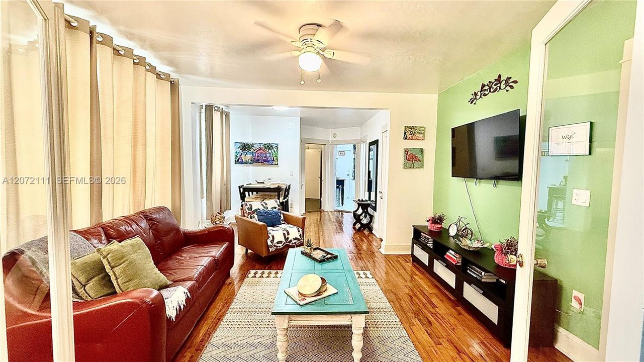 For Rent: $2,500 (2 beds, 1 baths, 4260 Square Feet)