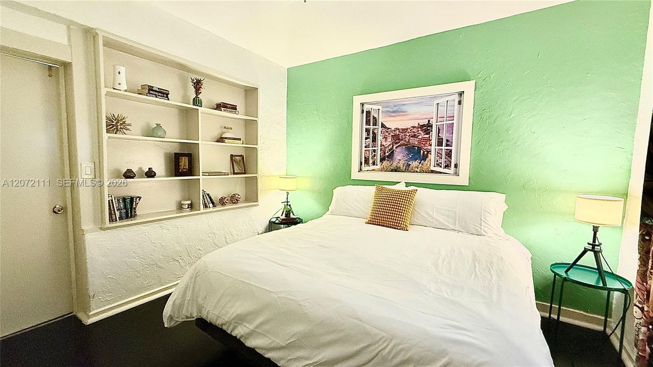 For Rent: $2,500 (2 beds, 1 baths, 4260 Square Feet)