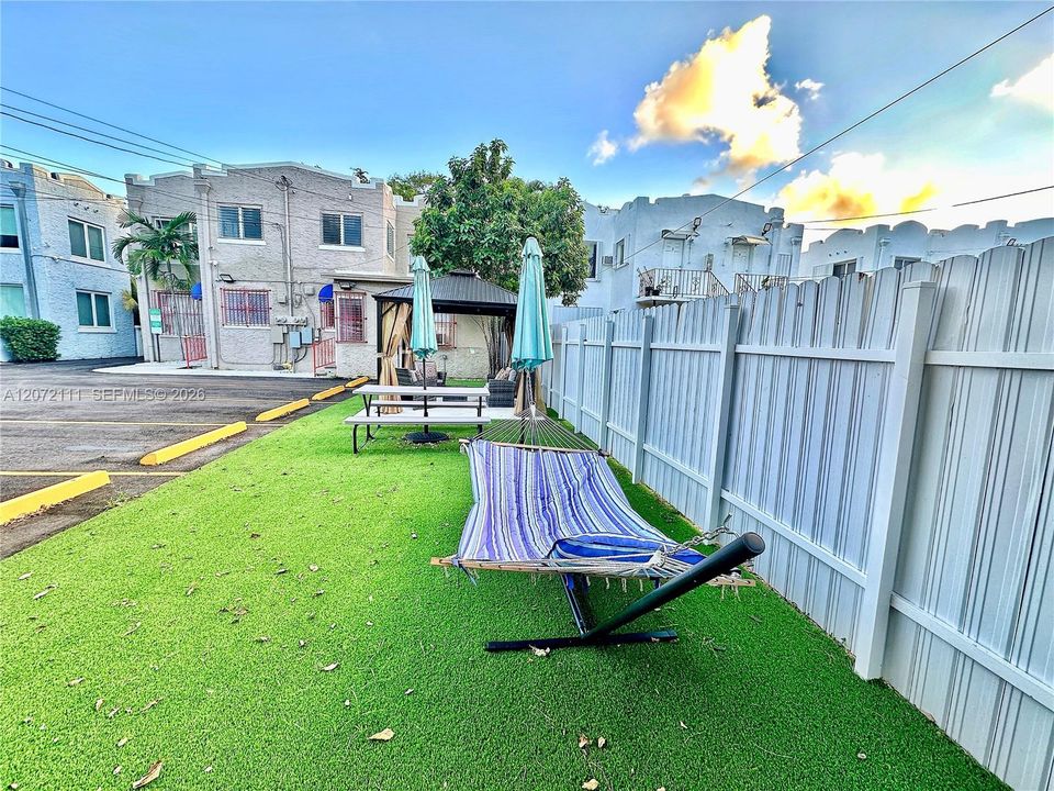For Rent: $2,500 (2 beds, 1 baths, 4260 Square Feet)