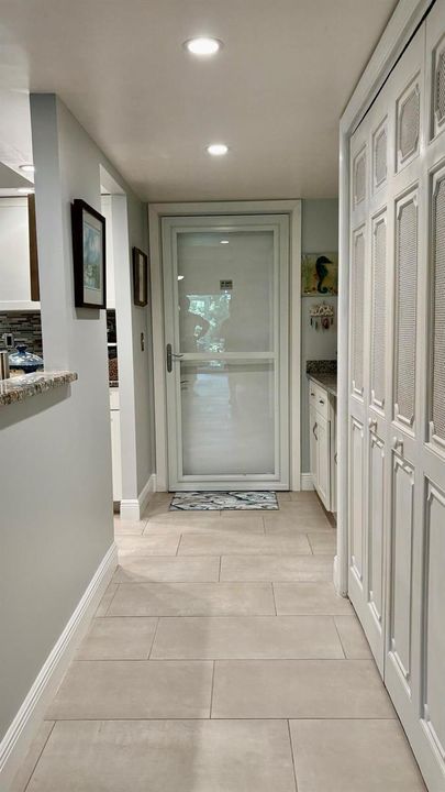 1251 - Entrance Hallway 1