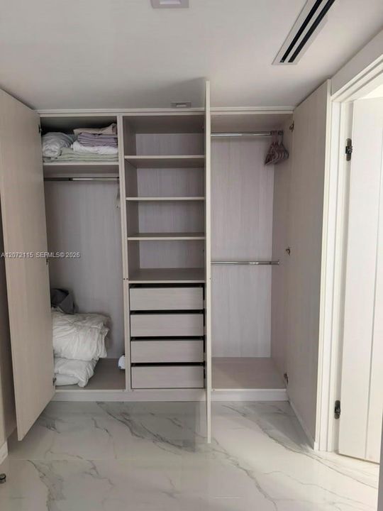 For Rent: $3,500 (2 beds, 2 baths, 943 Square Feet)