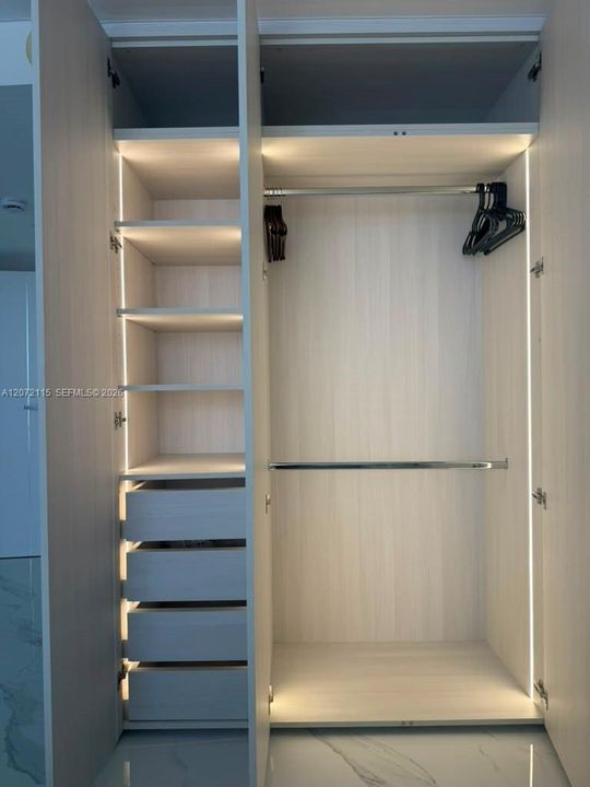 For Rent: $3,500 (2 beds, 2 baths, 943 Square Feet)