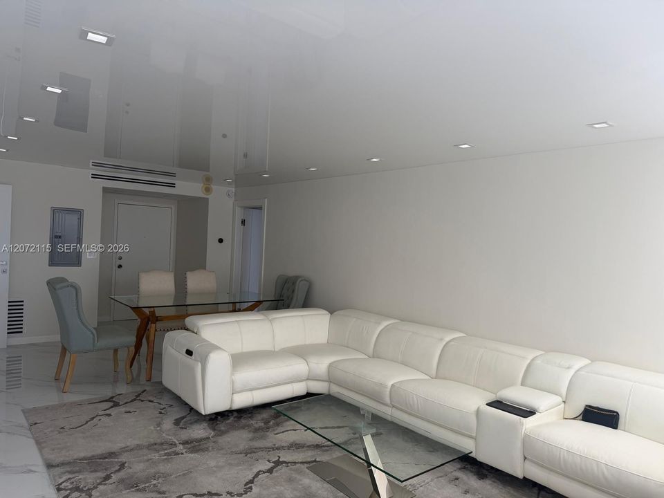 For Rent: $3,500 (2 beds, 2 baths, 943 Square Feet)